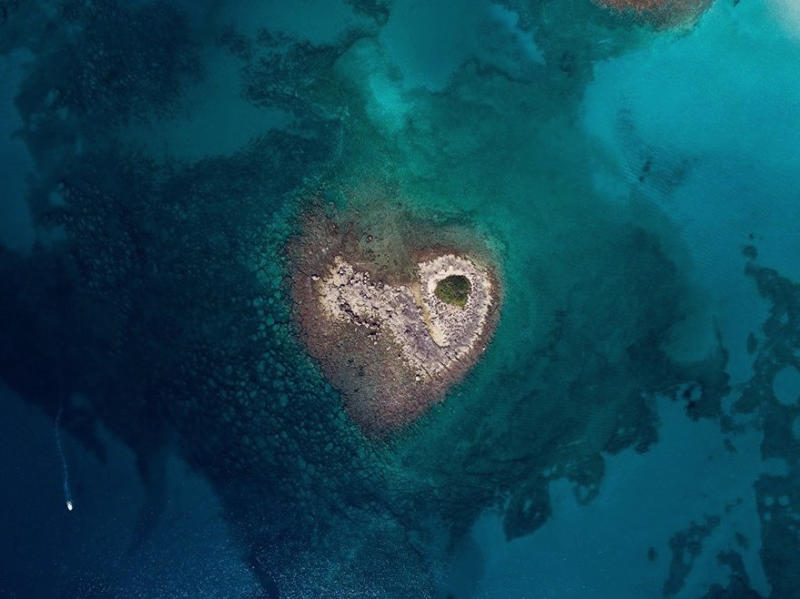 Il cuore del mare del Salento: scopri dove si trova l'isola che sta affascinando locali e turisti 