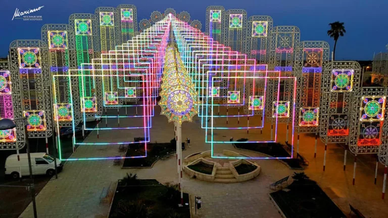 Il fascino delle luminarie di Santa Domenica, famose nel mondo