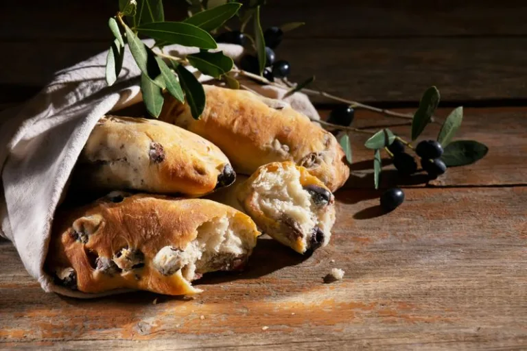 puccia con olive