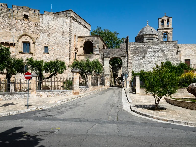 Carovigno: il borgo pugliese tra storia, mare e tradizione